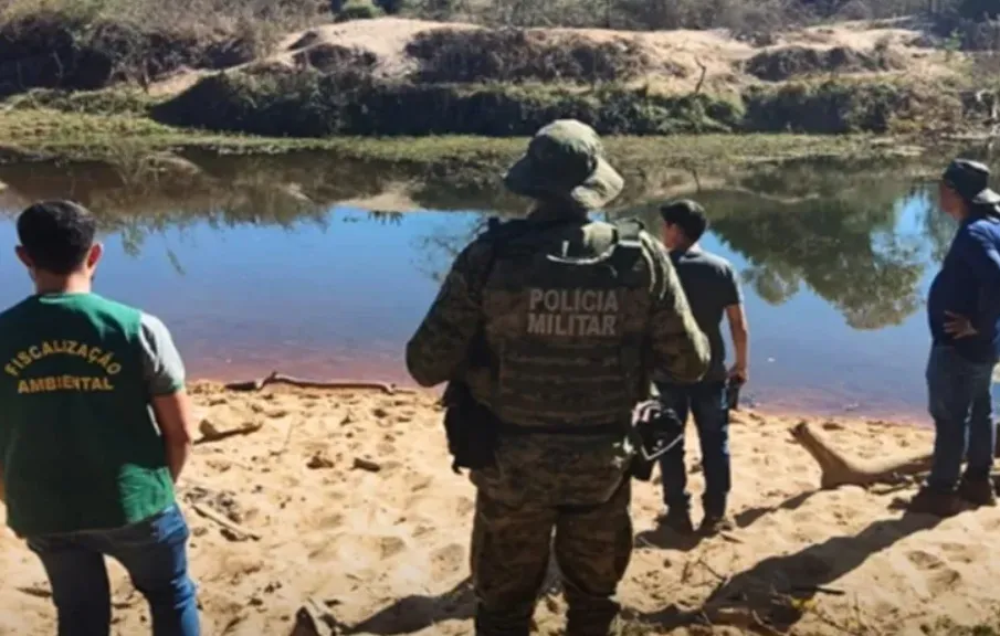 Operação conjunta combate extração ilegal de areia no Rio da Caixa
