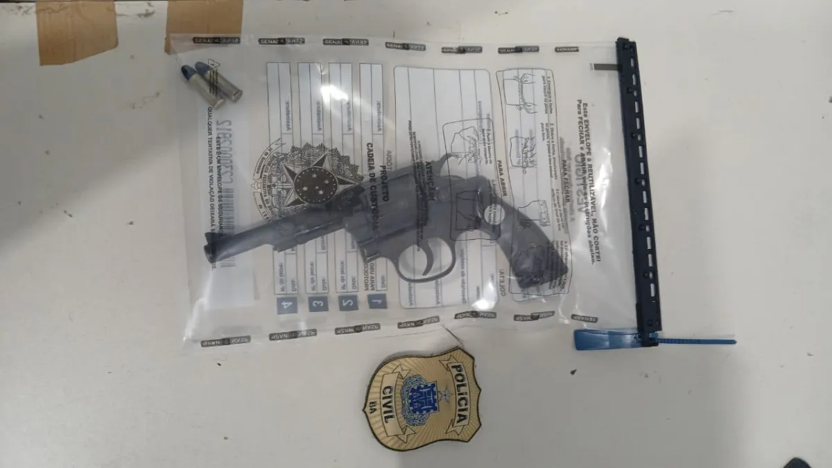 Suspeito de feminicídio é preso em Guajeru; arma supostamente usada no crime é apreendida