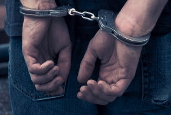 Após denúncia de mãe, polícia militar flagra pai abusando filha de 16 anos 