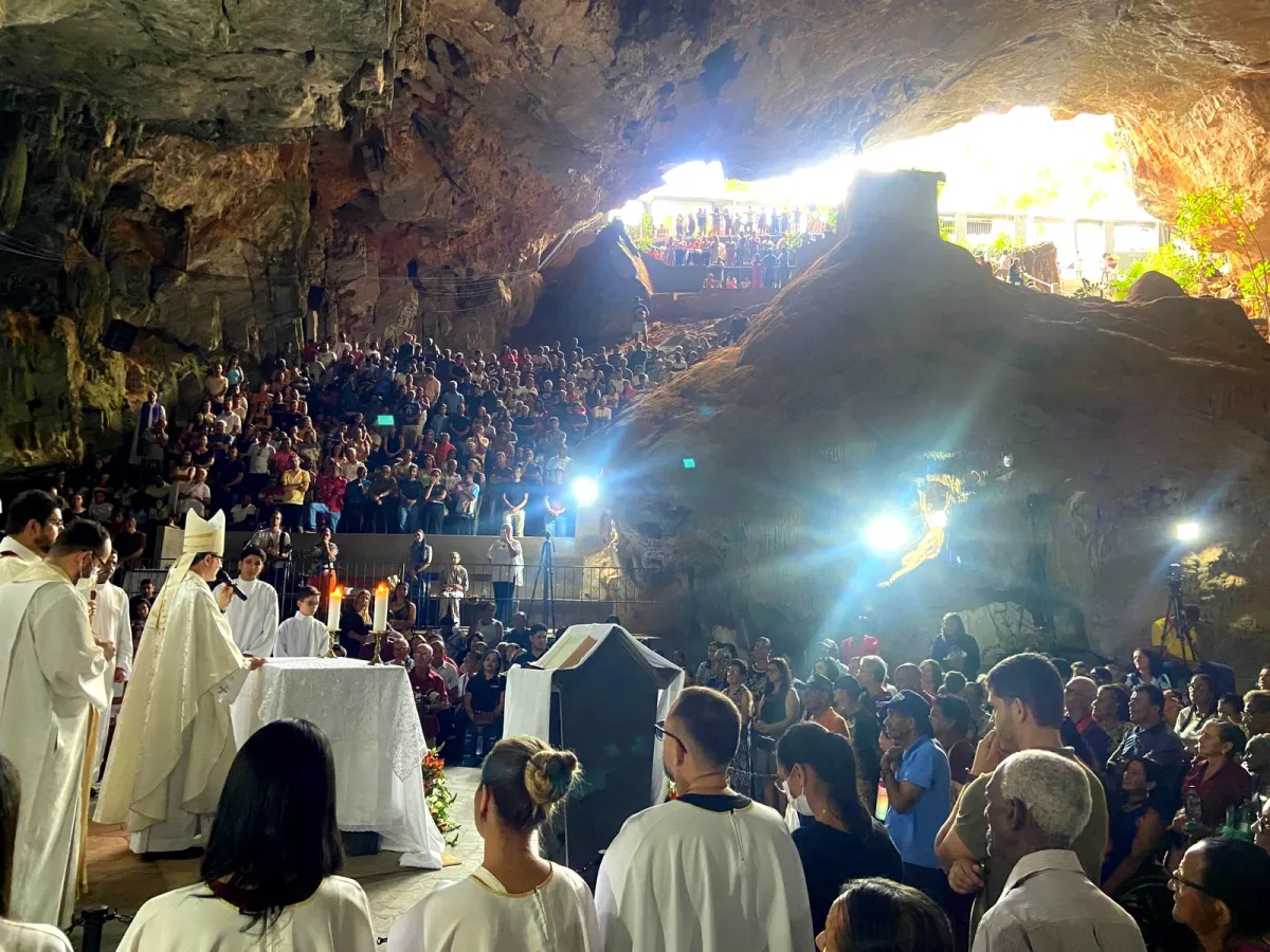 Fé e devoção marcam a Festa do Sagrado Coração de Jesus na Gruta da Mangabeira em Ituaçu-BA 