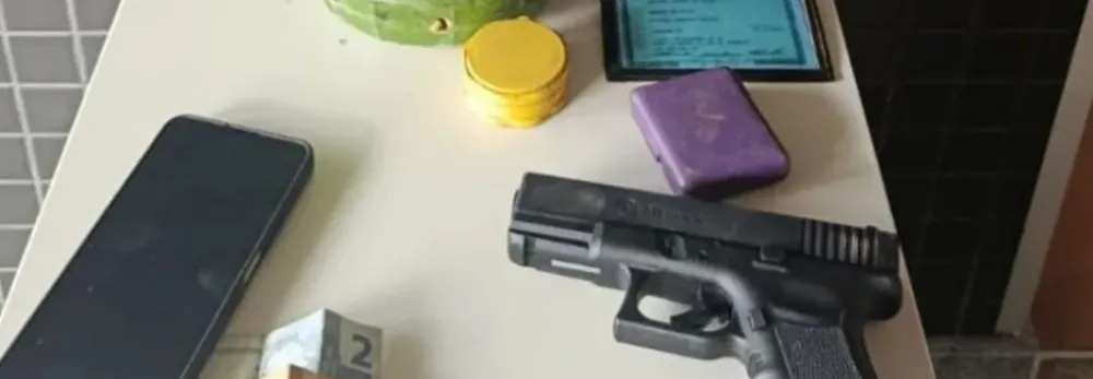 Homem é detido após ameaçar mulheres com arma falsa em Anagé