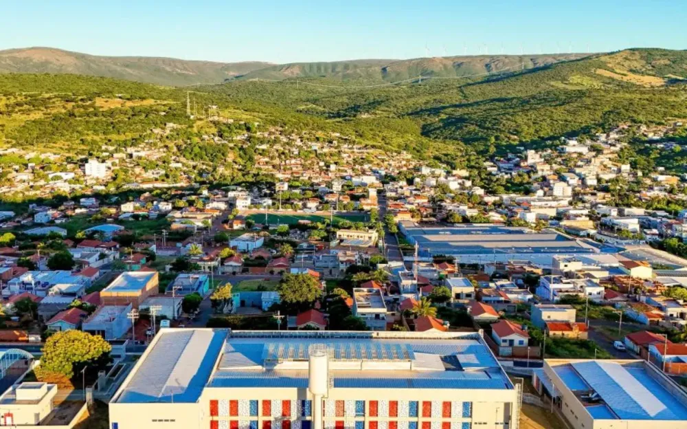 Homem é preso após agredir e esfaquear a própria irmã em Urandi