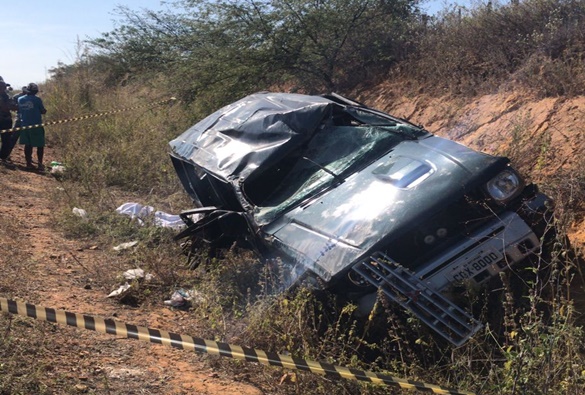 3 pessoas morrem em grave acidente na BA-156 