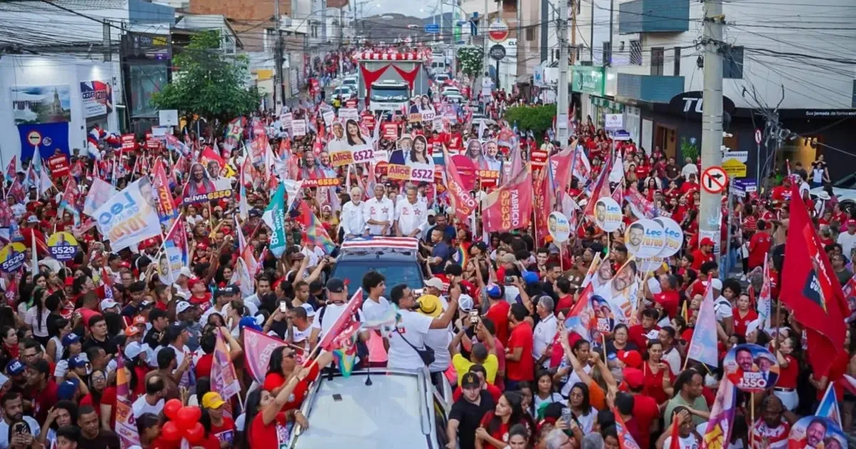 Caminhada política reúne mais de 20 mil pessoas em Jequié com presença de Jerônimo, Rui Costa e Jaques Wagner