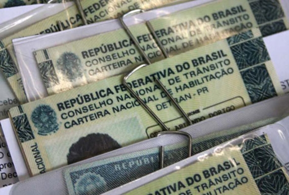 Câmara aprova fim de multa para quem esquecer carteira de habilitação ao dirigir