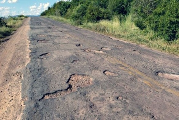 Chapada: Buracos continuam sendo motivo de preocupação de quem passa pela BA-142