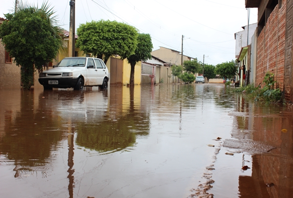 Livramento: Alagamento na Rua Contendas do Sincorá causa indignação em moradores