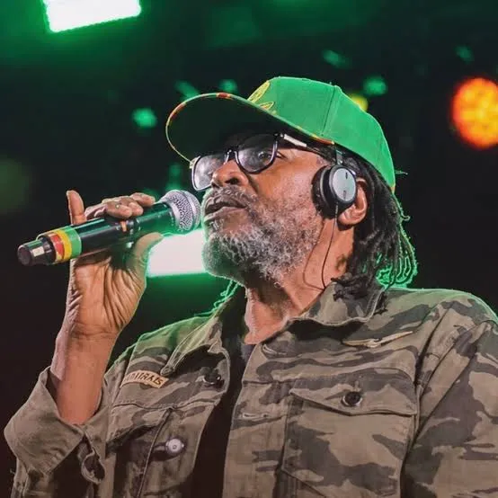 Edson Gomes é internado em UTI após show em Salvador