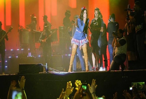 Ivete surpreende e agrada público com repertório junino