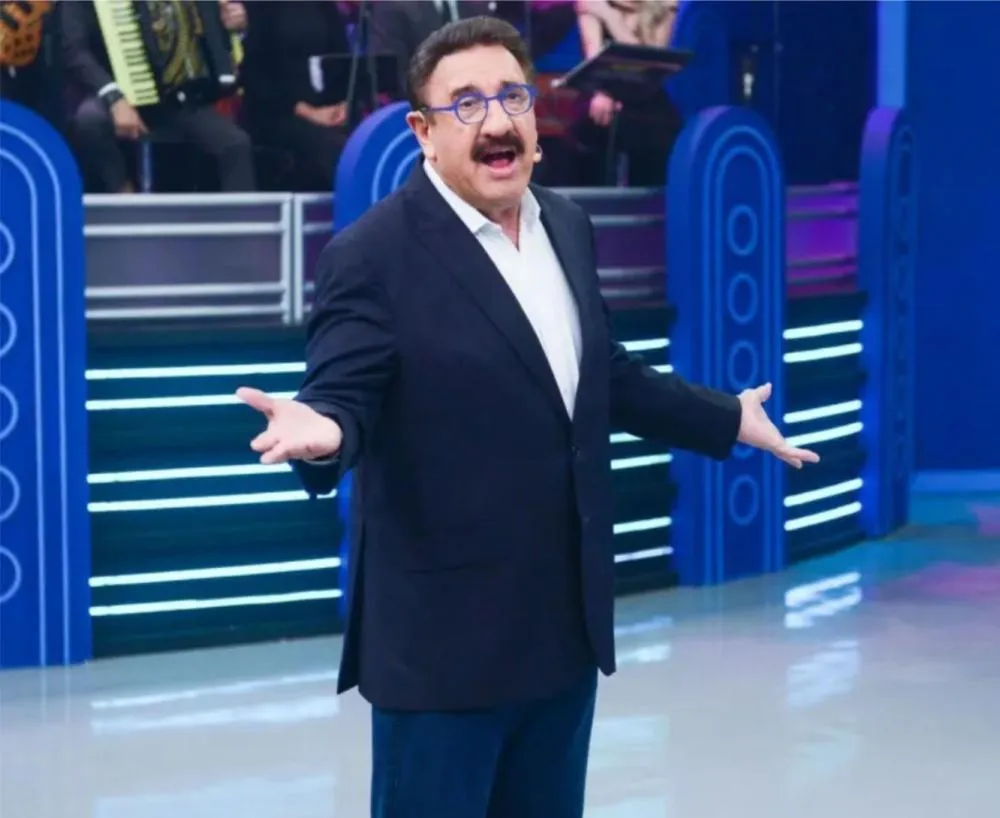 Ratinho defende o SBT e diz que emissora não possui lado político