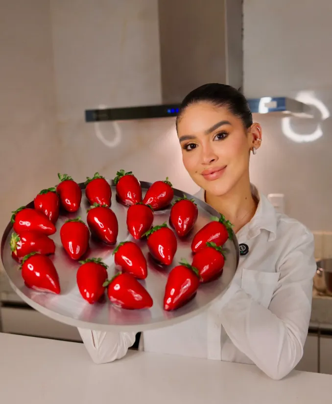 Morango do Amor vira sensação e muda rotina de confeitarias