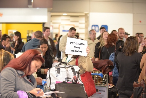 Participação de brasileiros no Mais Médicos cresceu 44%, diz governo