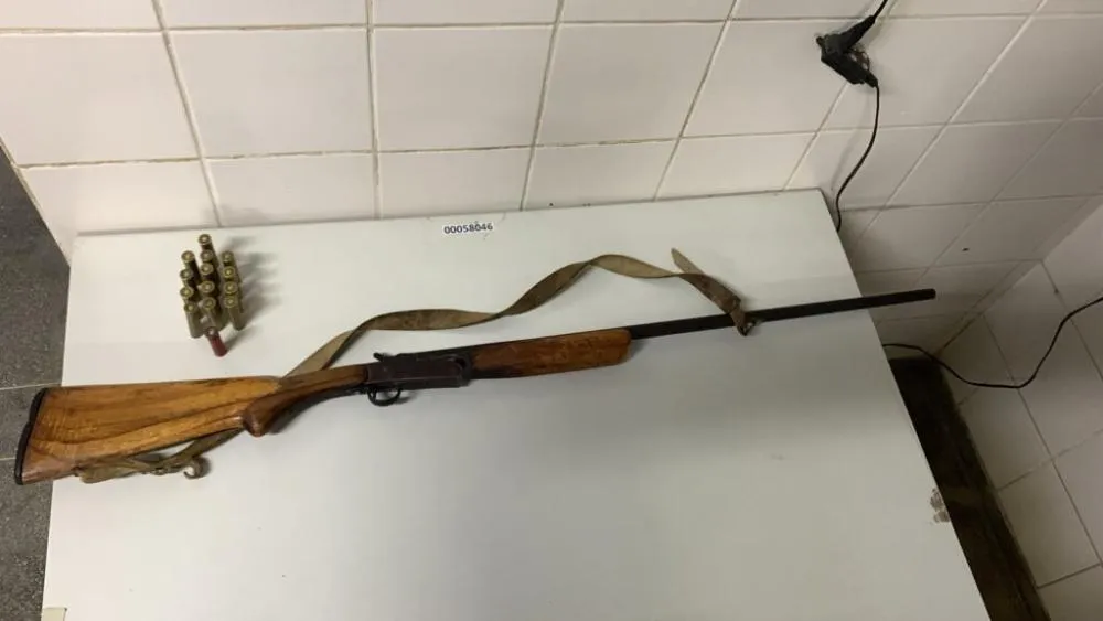 Arma de fogo é apreendida em ocorrência de violência doméstica em Ibiassucê