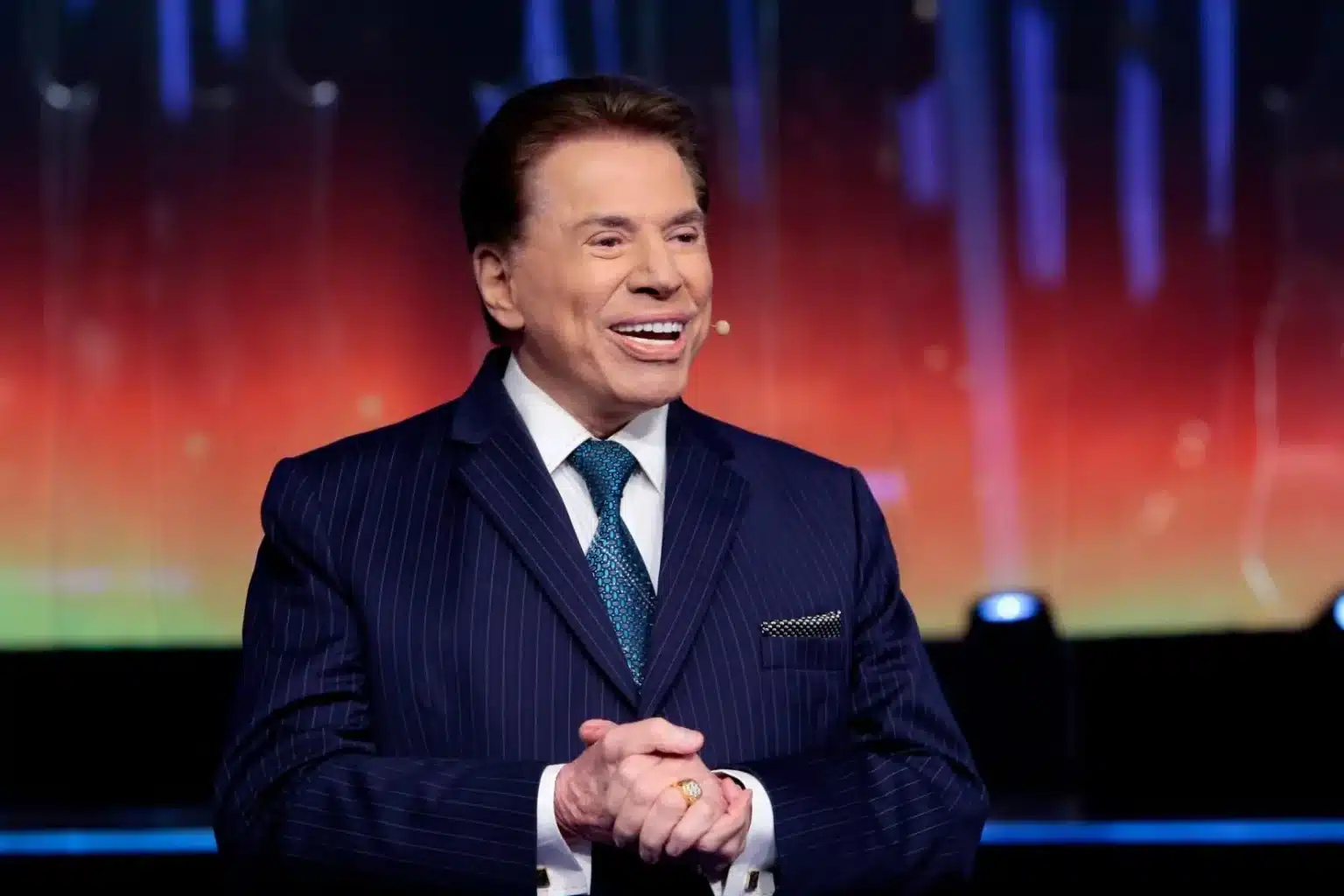 Apresentador Silvio Santos é internado com H1N1