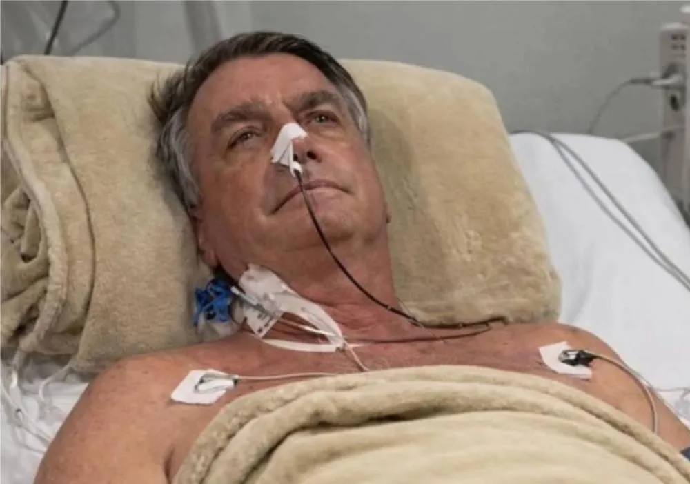Bolsonaro passa por nova cirurgia após retorno de crises de soluços