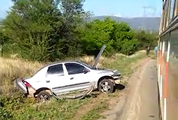 Livramento: Quatro pessoas tiveram ferimentos leves após sofrerem um acidente na rodovia BA-152