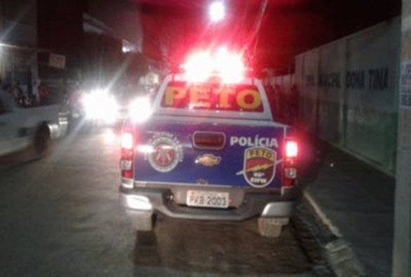 Livramento: Carros vão parar em cima de calçada após colisão