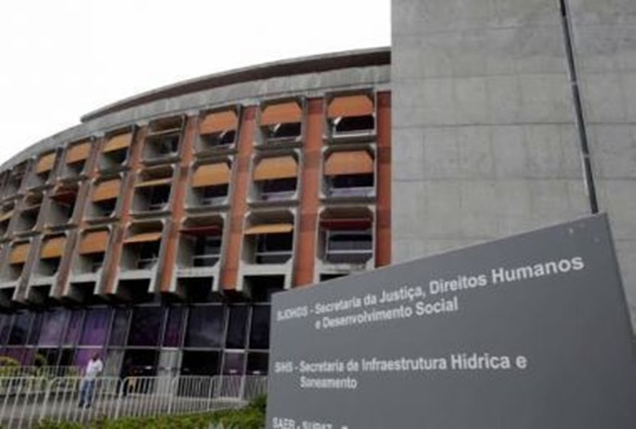 Médica diz para paciente provar secreção: 'Pra ver se é verdade'