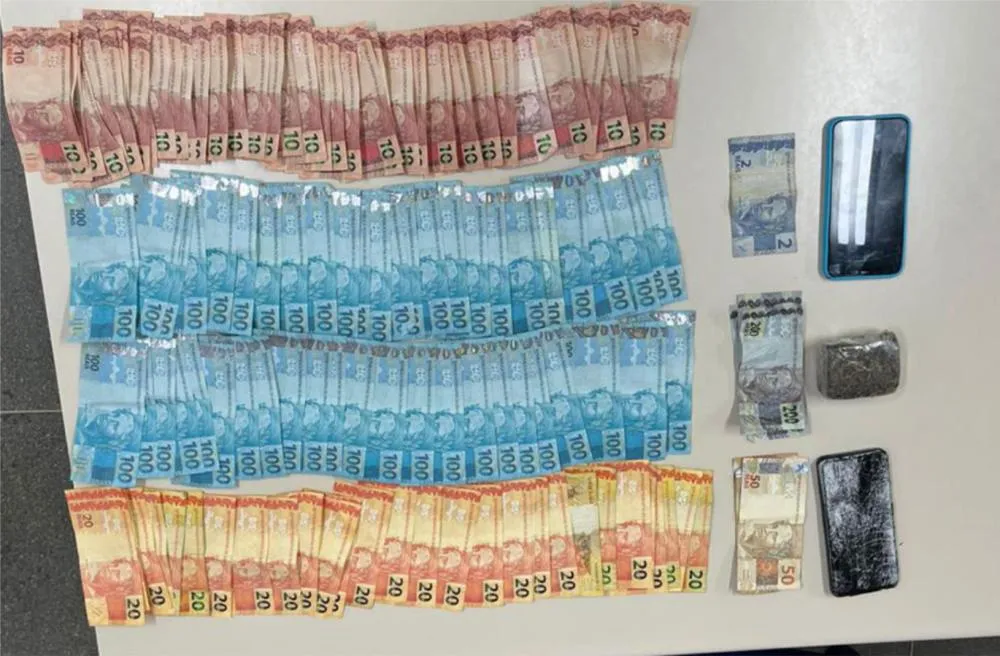 Polícia apreende drogas e dinheiro falso durante ação em Tanque Novo
