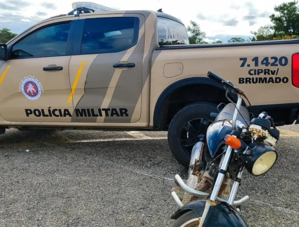 Polícia recupera motocicleta roubada durante abordagem em Condeúba