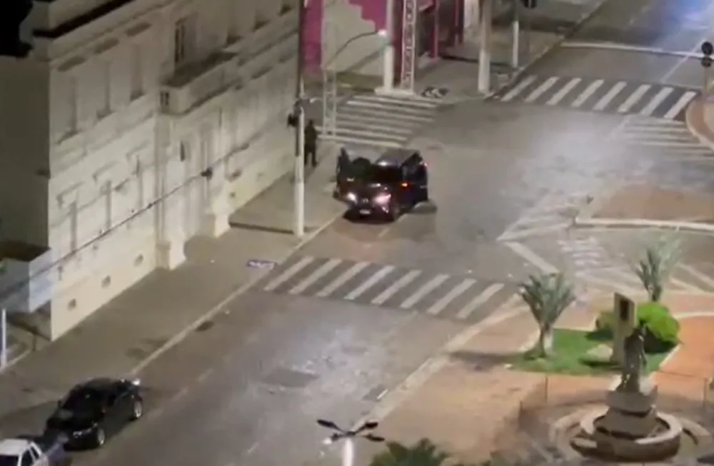 Novo Cangaço ataca Quartel da Polícia e agência bancária em Minas Gerais