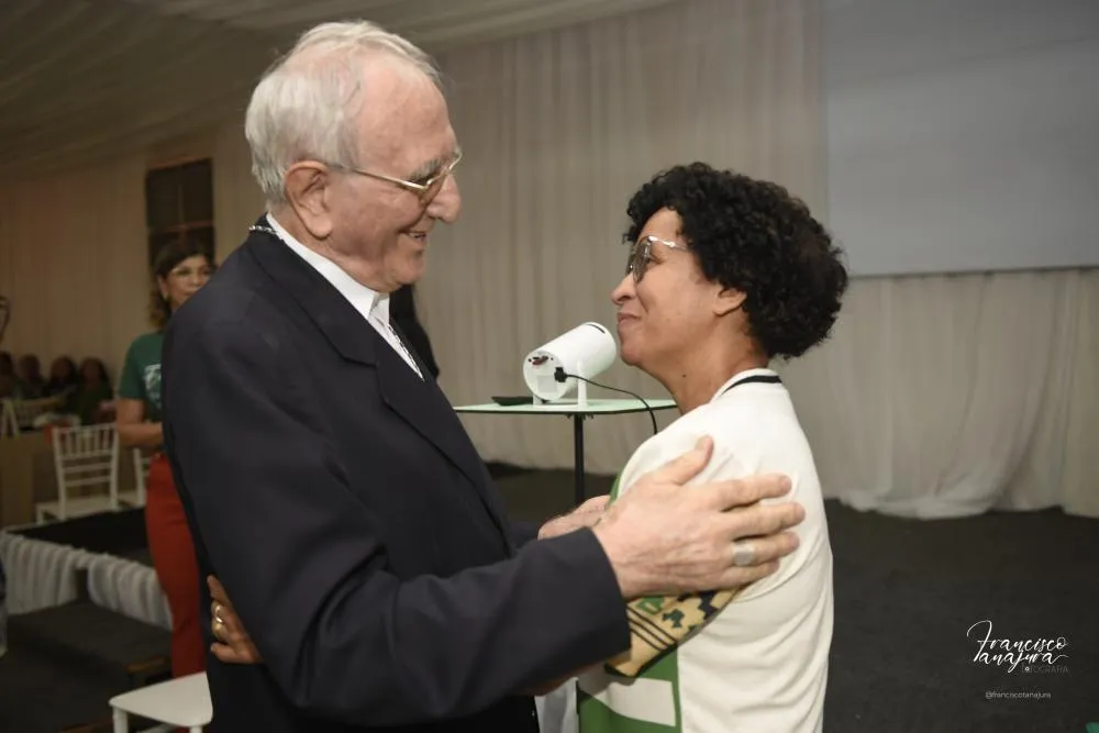 Despedida emocionante marca partida de Irmã Reginalda de Livramento