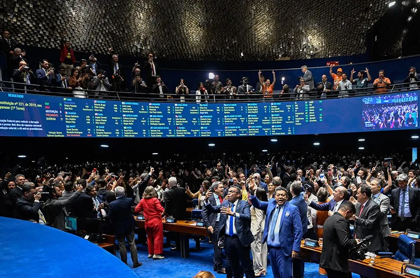 Senado aprova PEC do fim da escala 6x1; o que muda agora?
