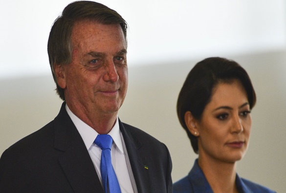 Bolsonaro diz a aliados não querer Michelle na disputa pela Presidência 