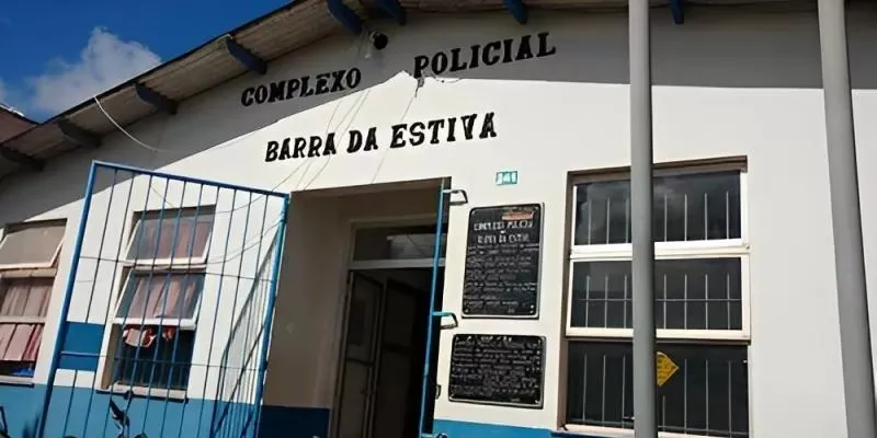 PM apreende arma e drogas e prende proprietário de estabelecimento em Barra da Estiva 