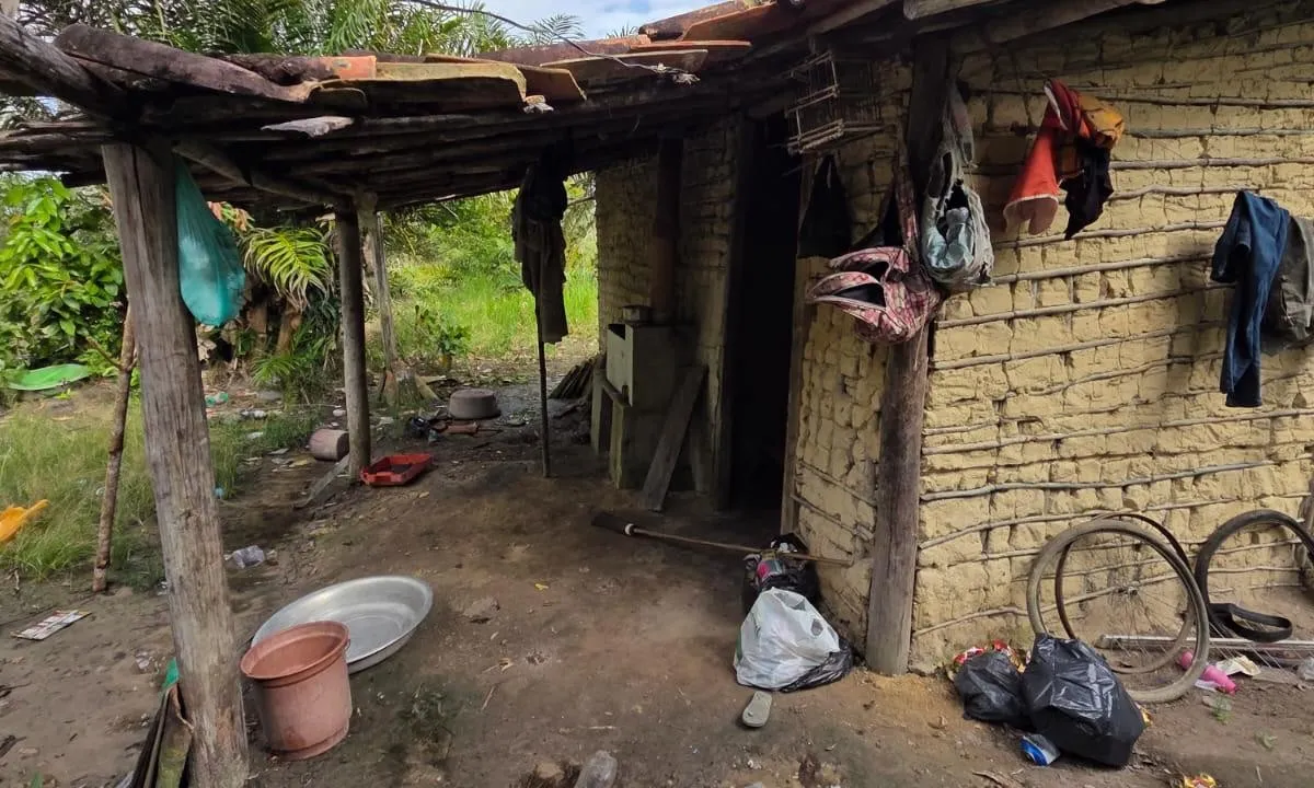 Onze trabalhadores são resgatados de condições análogas à escravidão em fazenda de piaçava no Recôncavo Baiano