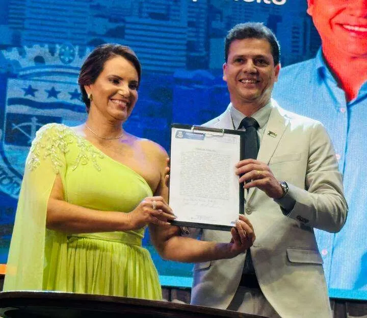 Sheila Lemos toma posse como primeira prefeita eleita de Vitória da Conquista