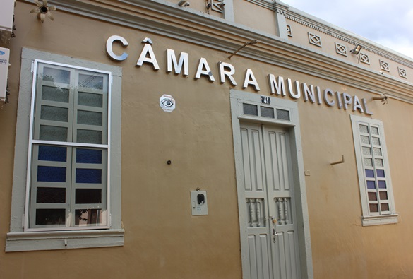 Sessão da Câmara de Vereadores de Livramento: Discussão sobre contas de ex-gestor municipal domina plenária 