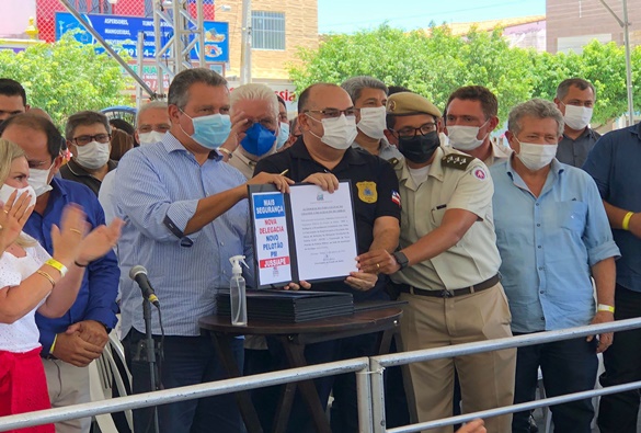 Em Jussiape, governador autoriza obras de infraestrutura, recuperação de barragem e reforma de colégio