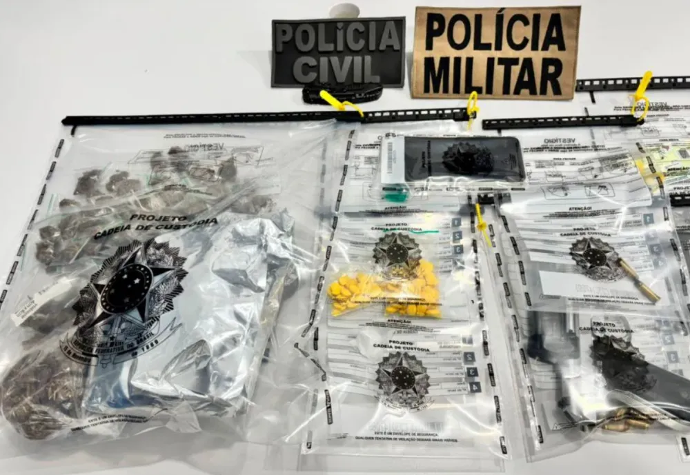 Operação contra tráfico e homicídios resulta na apreensão de arma, drogas e documentos falsos em Brumado