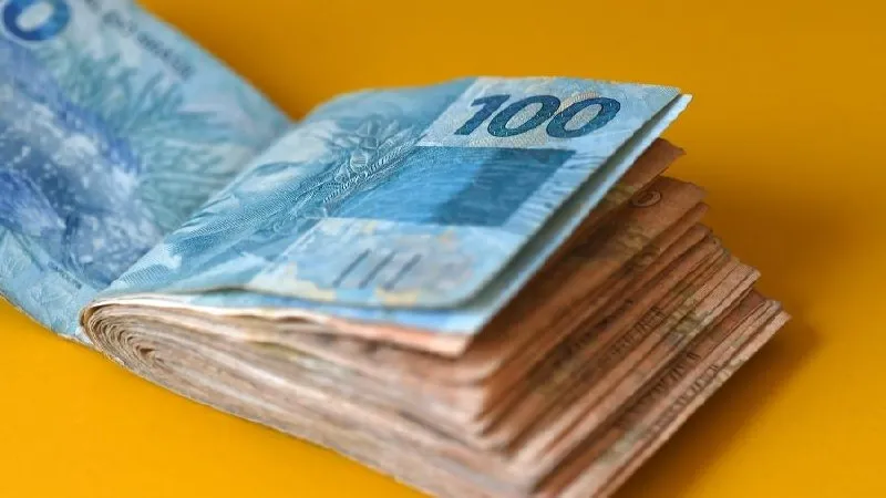 Ministro da Fazenda estima salário mínimo em R$ 1.741 para 2027