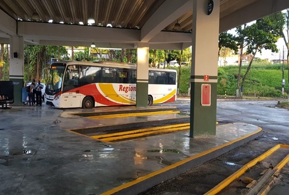 Após anúncio de retorno de transporte intermunicipal, Paramirim e Piatã voltam pra lista de suspensão