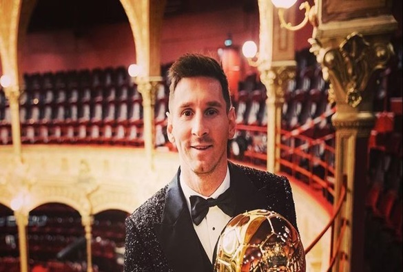 Messi amplia recorde e ganha 7ª Bola de Ouro da carreira