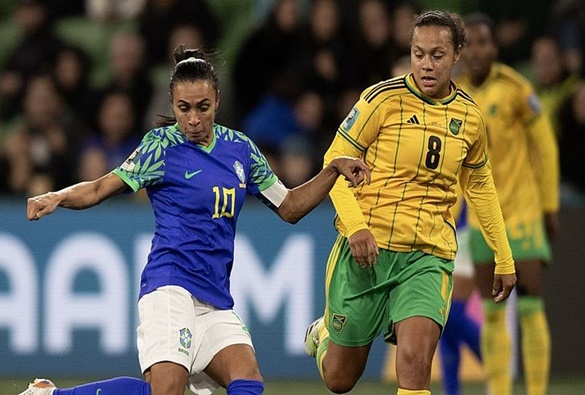 Brasil empata com a Jamaica e é eliminado da Copa em despedida de Marta