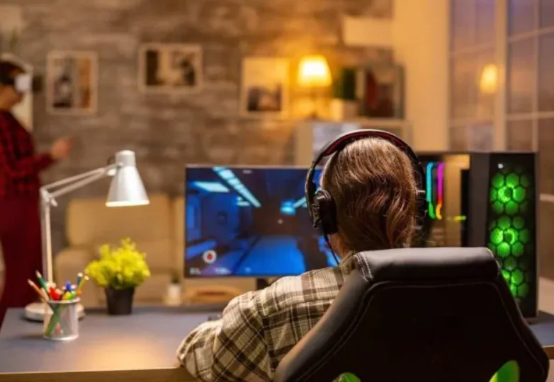 Adolescente gasta mais de R$ 5 mil do avô em jogo online