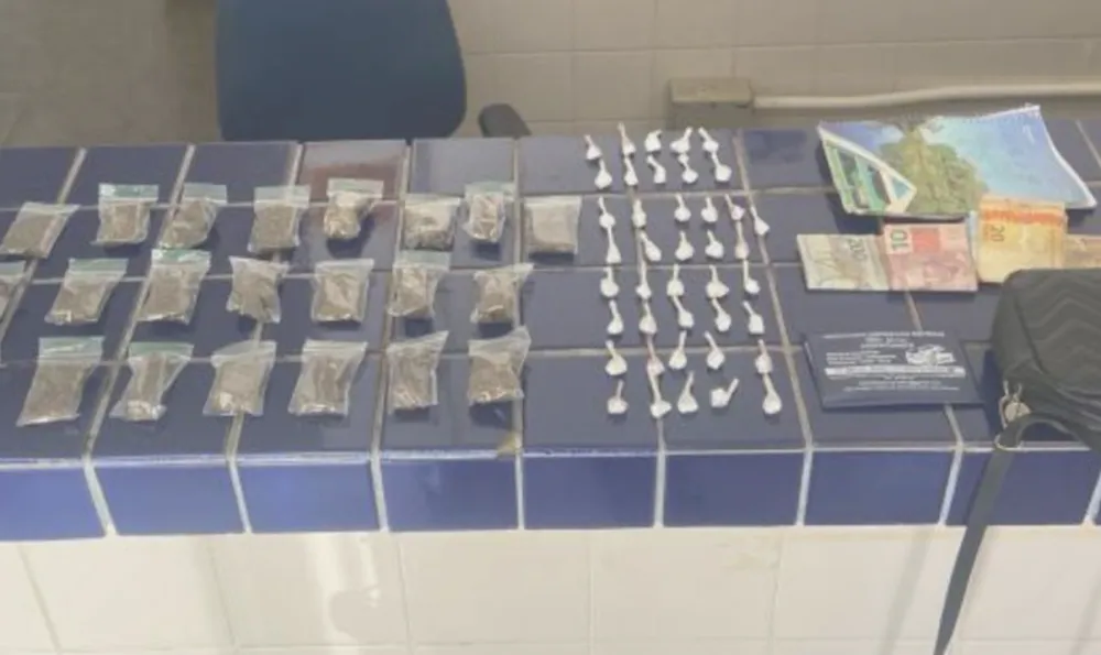 Suspeito foge da polícia e abandona drogas em Brumado