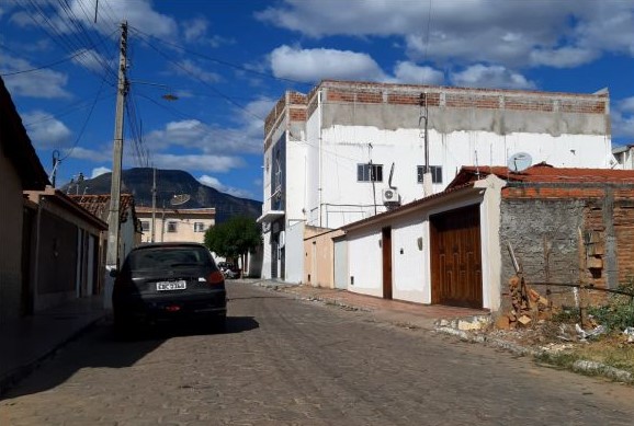 Falta d’água constante prejudica rotina dos moradores de Livramento