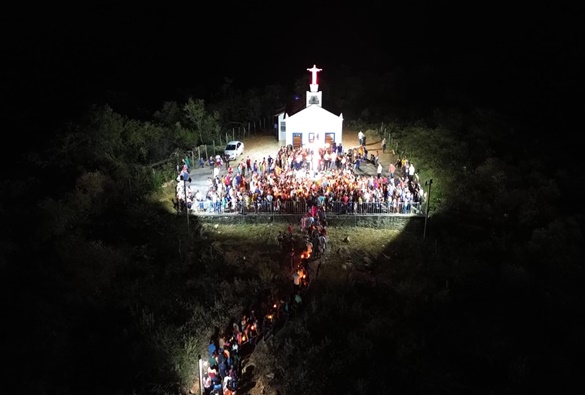 Paróquias de Livramento realizam Via-Sacra Luminosa