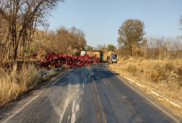  Caminhoneiro livramentense fica gravemente ferido após acidente 