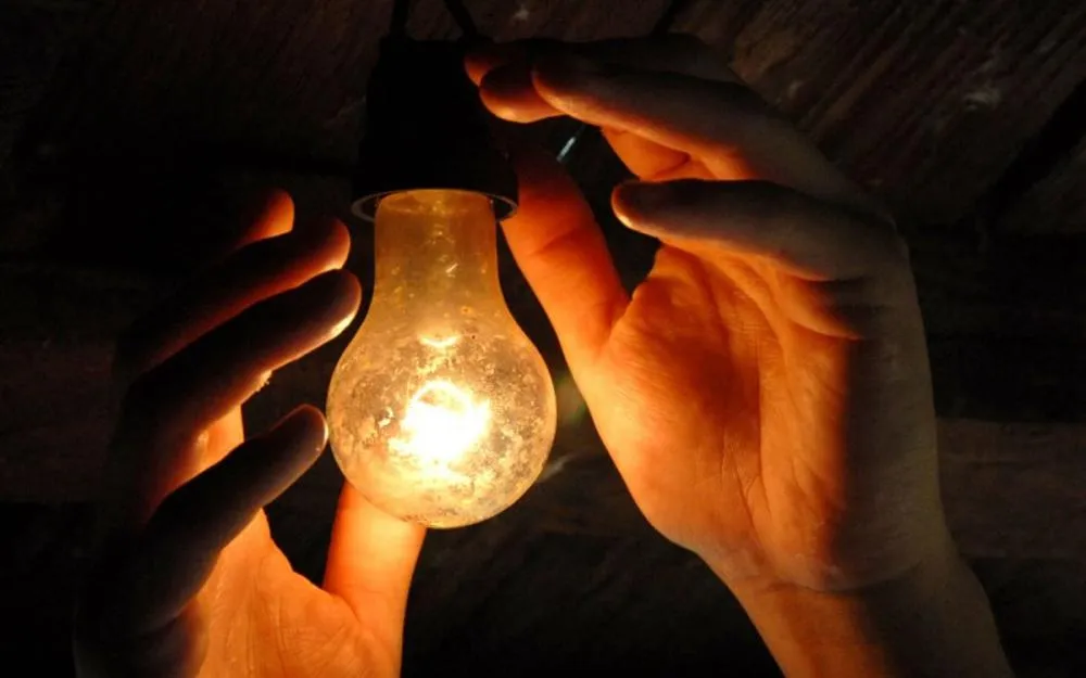 Aneel muda bandeira tarifária para vermelha em setembro