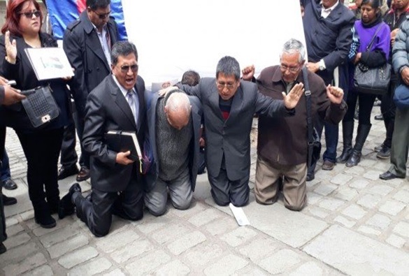 Novo Código Penal da Bolívia criminaliza conversões religiosas: penas vão de 7 a 12 anos de prisão