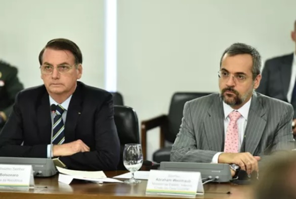Bolsonaro demite Vélez e nomeia Abraham Weintraub como ministro da Educação