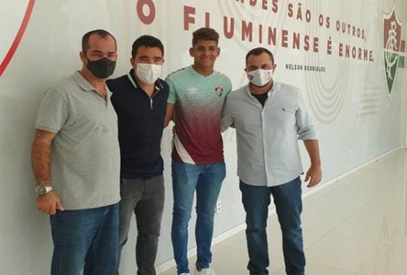 João Neto renova contrato com Fluminense do Rio de Janeiro