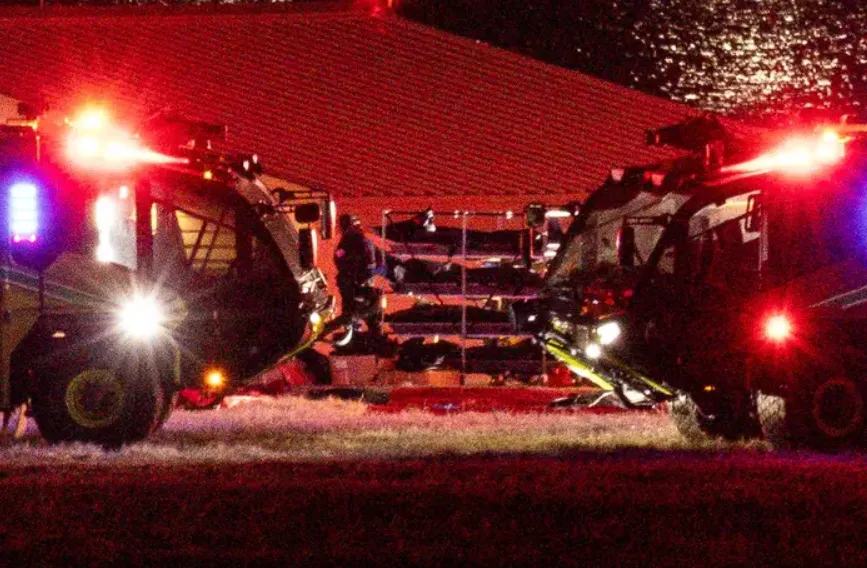 Avião comercial colide com helicóptero militar em Washington