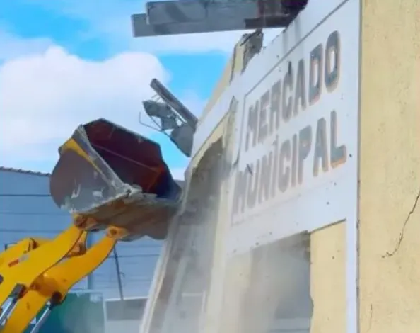 Antigo Mercado Municipal de Ibicoara é demolido para construção de área de lazer
