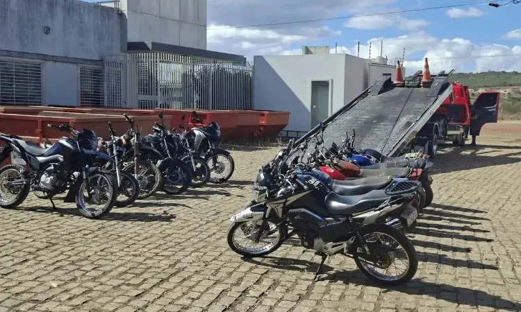 Fiscalização da 93ª CIPM apreende motocicletas com escapamentos adulterados em Maracás